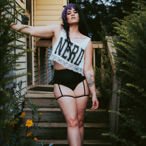 Meet your Posher, Mx. Regina - Picture 5 of 16